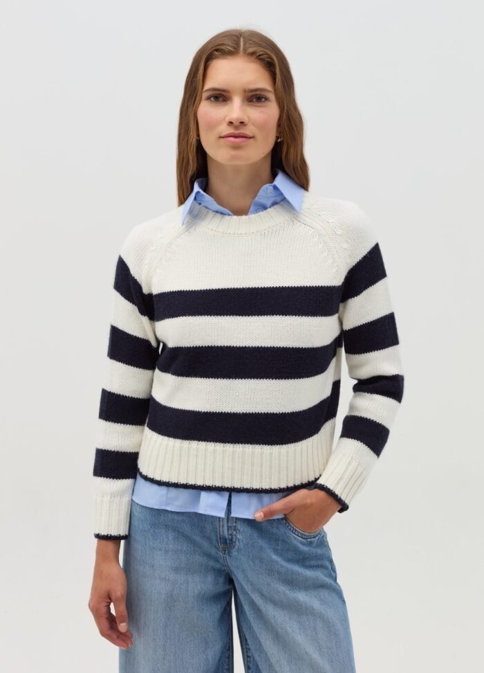 Cream/Navy Round-Neck Sweater - Image 2