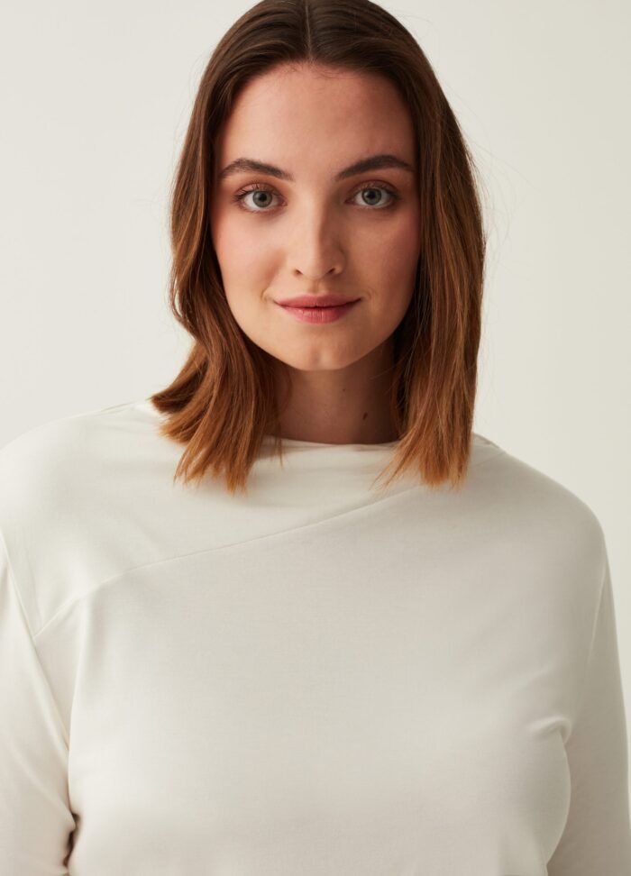 ⁦Women's Plain T-Shirt – White⁩ - الصورة ⁦2⁩