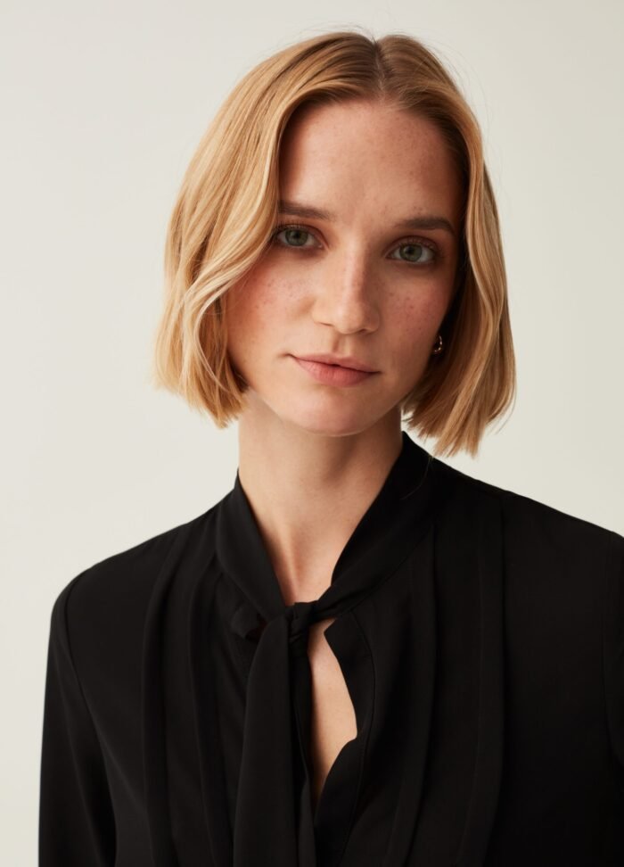 ⁦Women's Short Sleeve Shirt – Black⁩ - الصورة ⁦2⁩