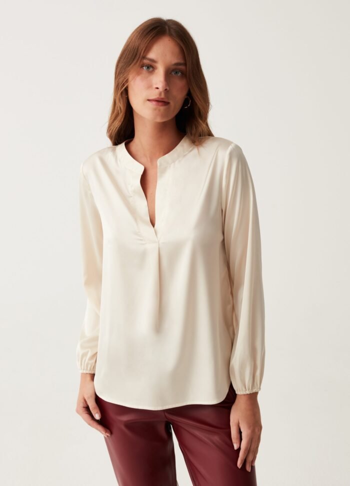 ⁦Women's Shirt – Vanilla⁩ - الصورة ⁦2⁩