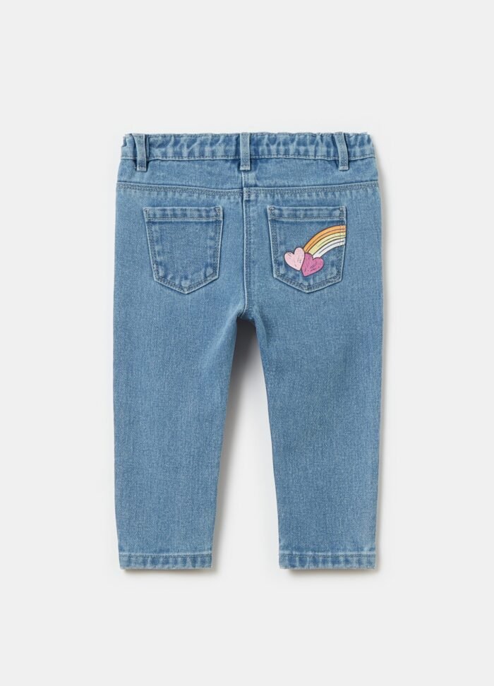 ⁦Girls' Printed Denim Jeans – Medium Blue⁩ - الصورة ⁦2⁩
