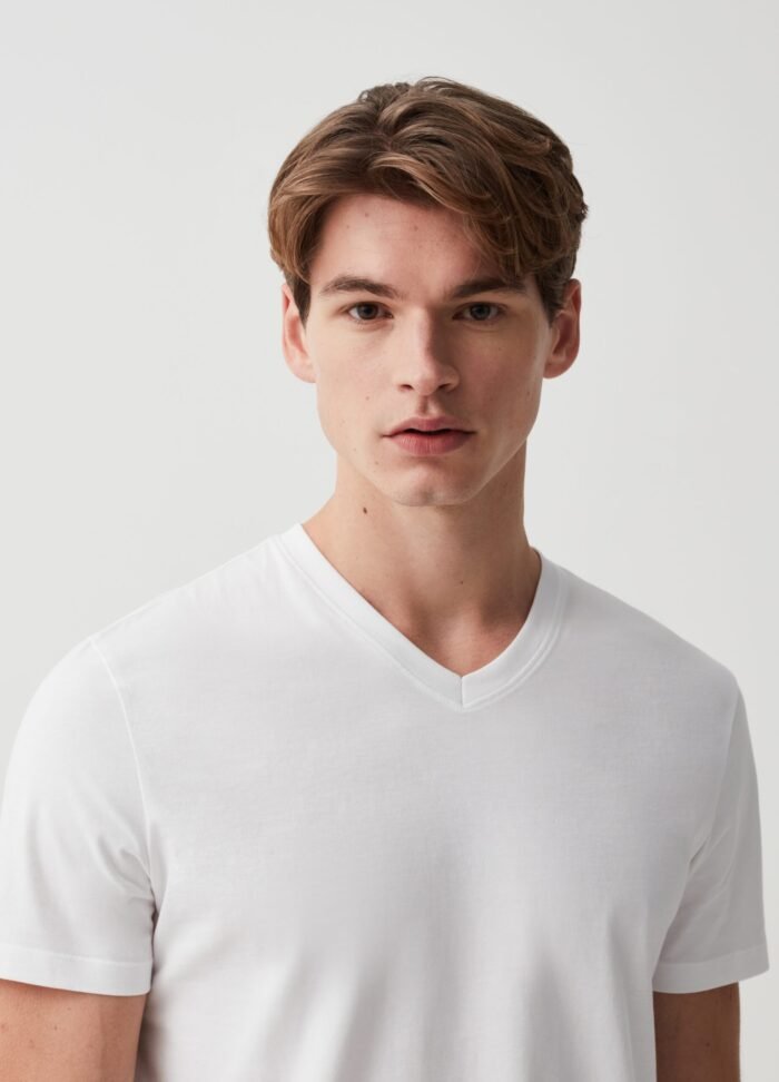 ⁦Men's V-Neck T-Shirt – Bright White⁩ - الصورة ⁦2⁩