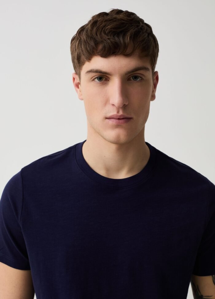 ⁦Men's Cotton T-Shirt – Peacoat Navy⁩ - الصورة ⁦2⁩