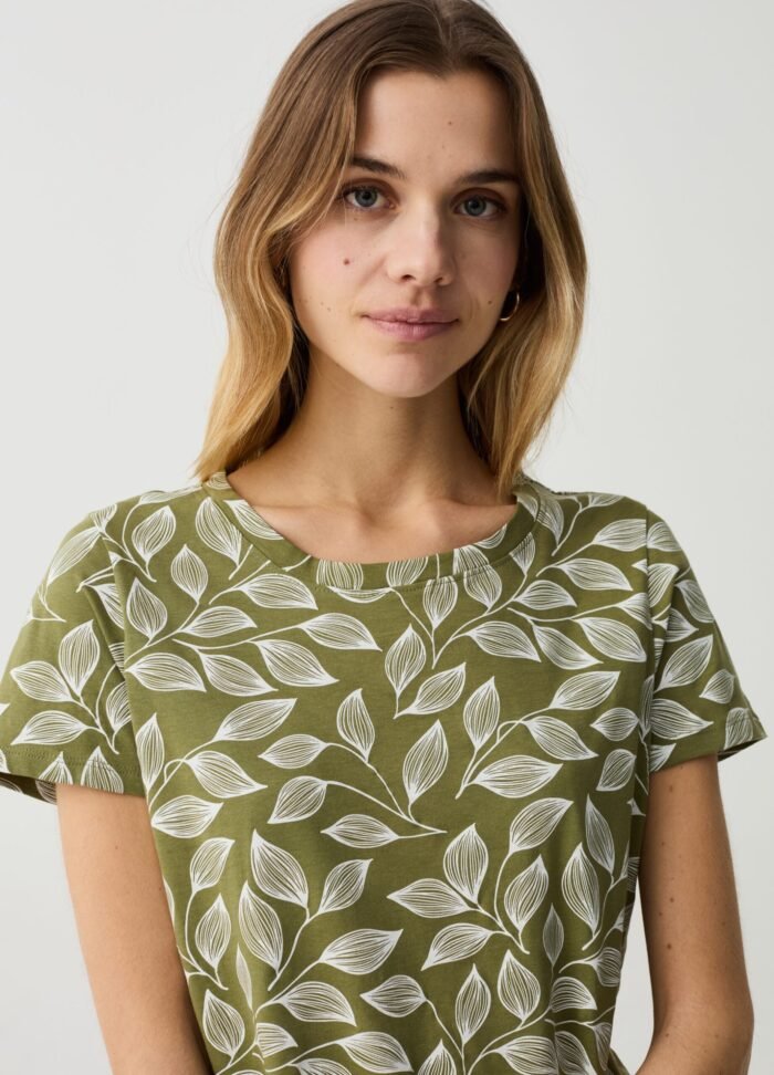 ⁦Women's Printed T-Shirt – Apple Green⁩ - الصورة ⁦2⁩
