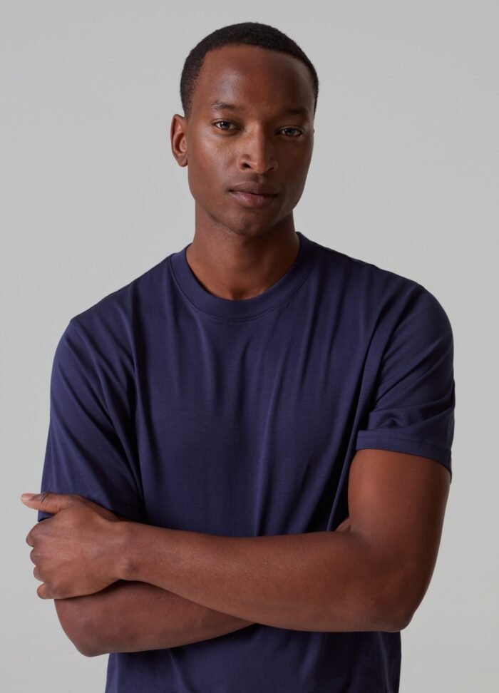 ⁦Men's Cotton T-Shirt – Deep Navy⁩ - الصورة ⁦2⁩