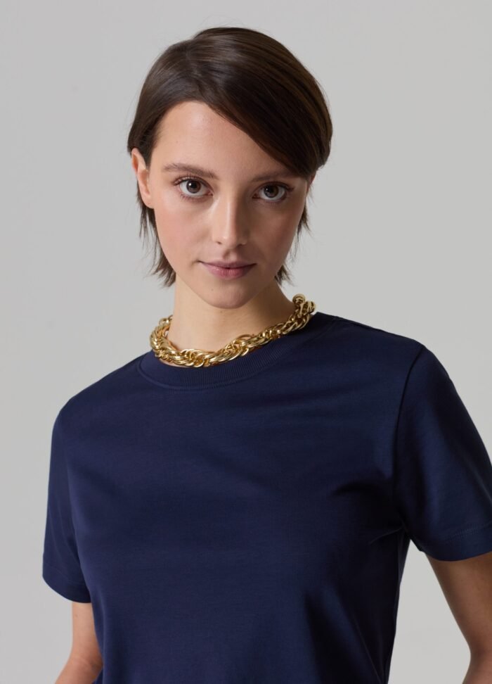 ⁦Women's Supima Cotton T-Shirt – Navy⁩ - الصورة ⁦2⁩