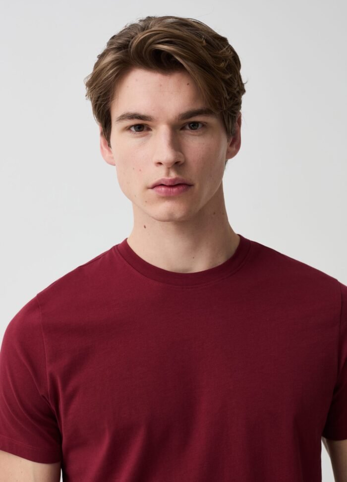 ⁦Men's Cotton T-Shirt – Cabernet Red⁩ - الصورة ⁦2⁩