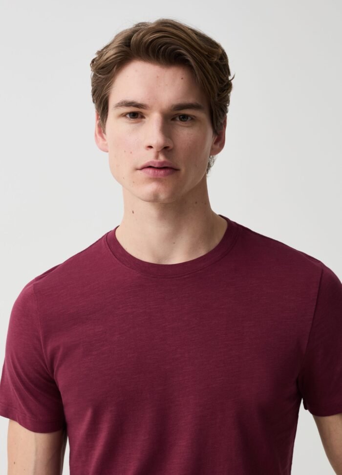 ⁦Men's Cotton T-Shirt – Burgundy⁩ - الصورة ⁦2⁩