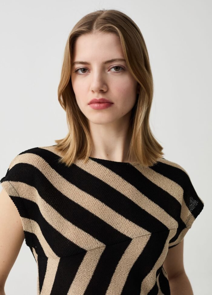 ⁦Women's Long-Sleeve Top – Black & Beige⁩ - الصورة ⁦2⁩