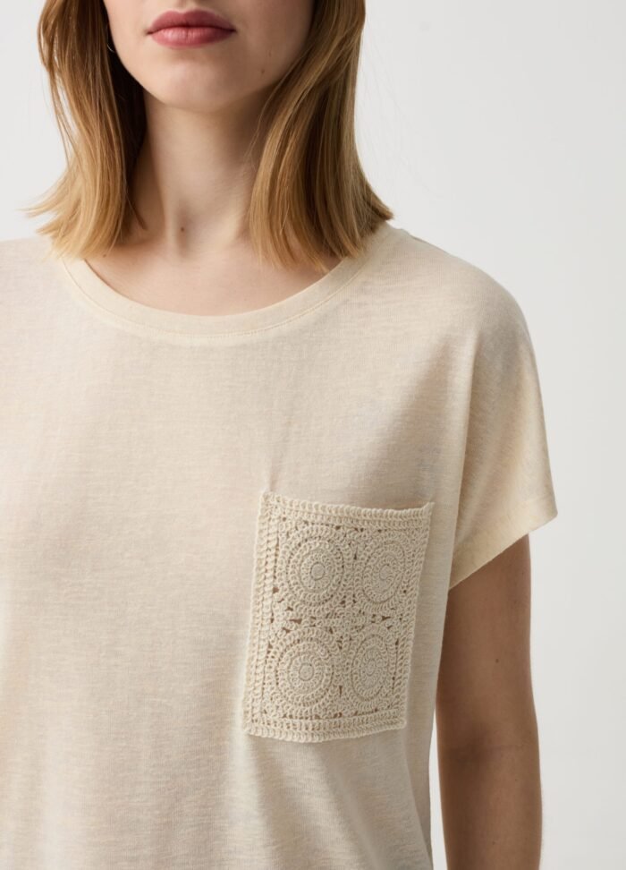 ⁦Women's Crochet-Detail T-Shirt – Off White⁩ - الصورة ⁦2⁩