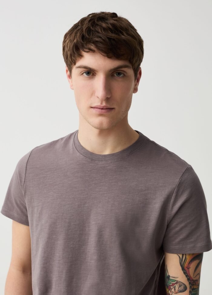 ⁦Men's Cotton T-Shirt – Charcoal⁩ - الصورة ⁦2⁩