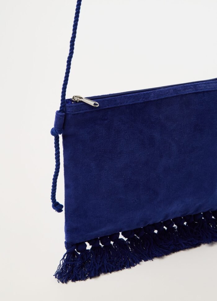 ⁦Women's Velvet Pouch Bag – Violet⁩ - الصورة ⁦2⁩