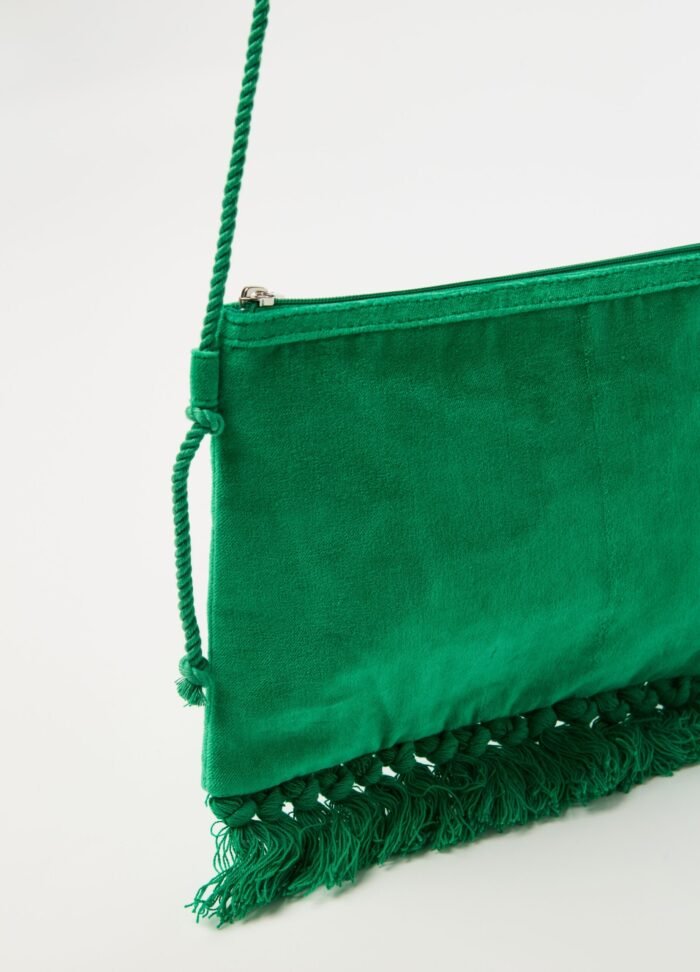 ⁦Women's Velvet Pouch Bag – Green⁩ - الصورة ⁦2⁩