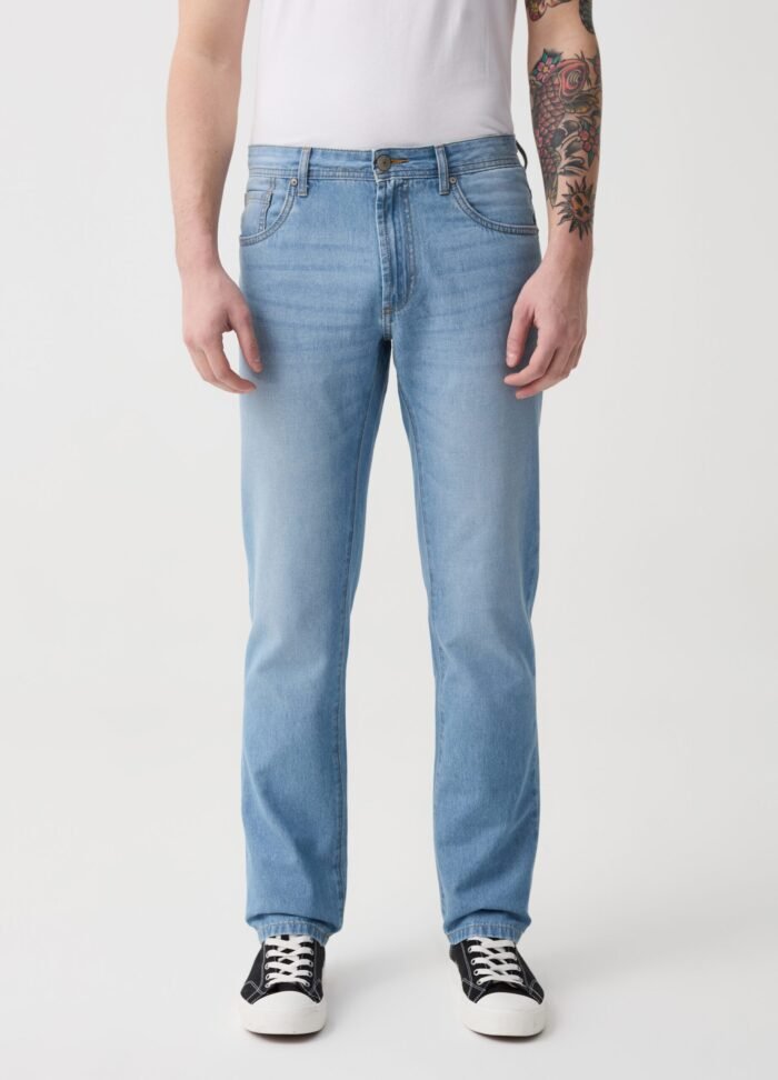 ⁦Men's Regular Jeans – Light Blue⁩ - الصورة ⁦2⁩
