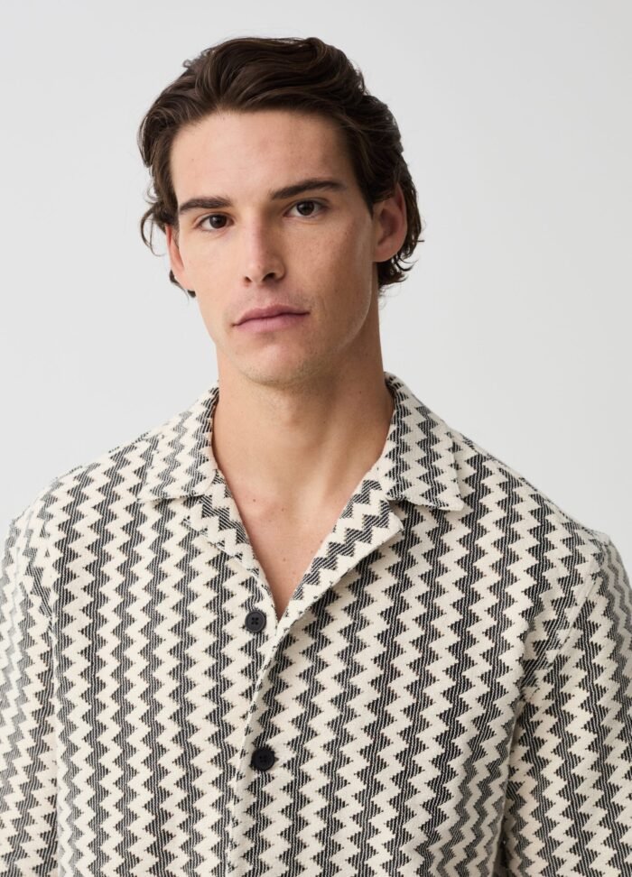 ⁦Men's Shirt – Black & Beige⁩ - الصورة ⁦2⁩