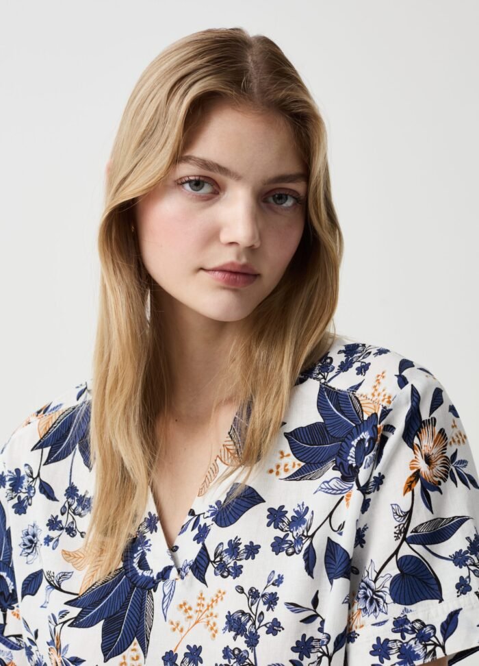 ⁦Women's Linen-Blend Shirt – White & Blue⁩ - الصورة ⁦2⁩