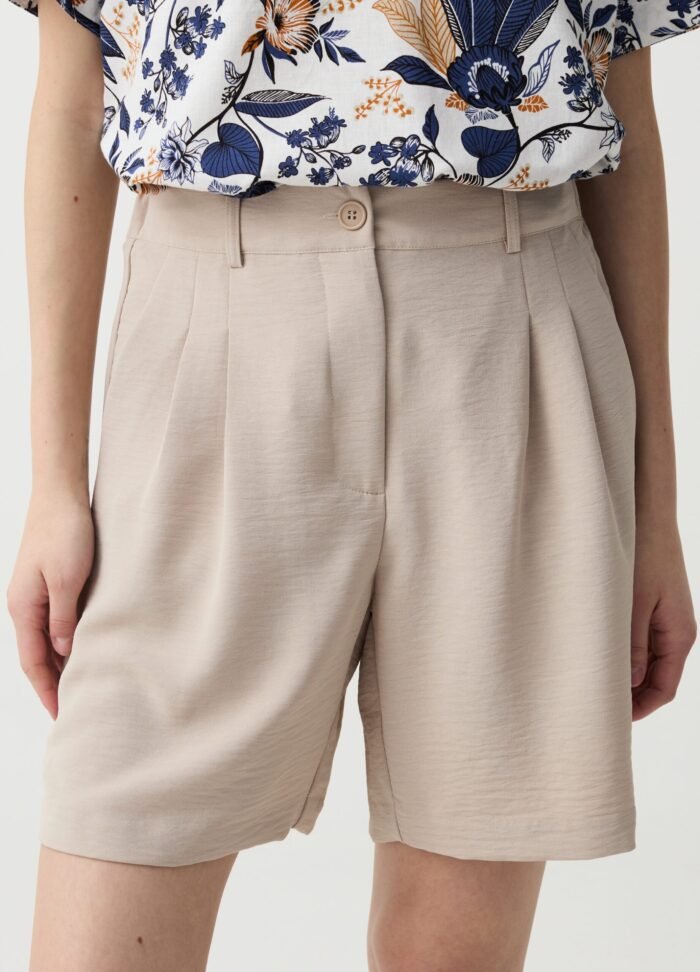 ⁦Women's Fluid Shorts – Silver Grey⁩ - الصورة ⁦2⁩