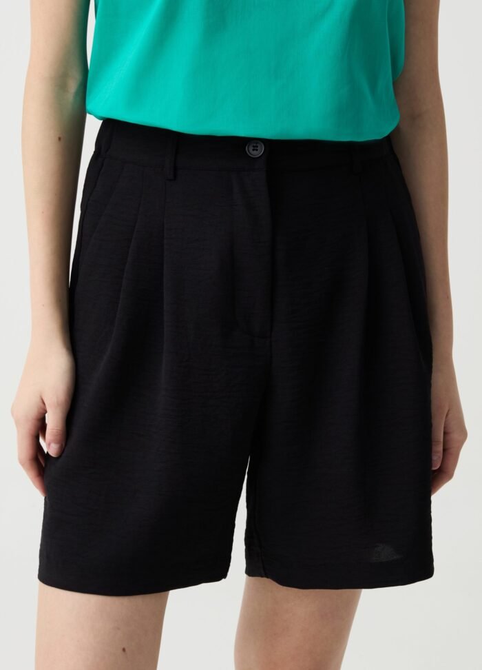 ⁦Women's Fluid Shorts – Black⁩ - الصورة ⁦2⁩