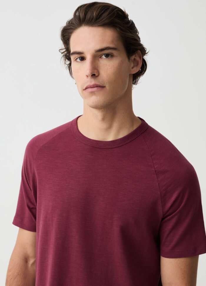 ⁦Men's Cotton T-Shirt – Burgundy⁩ - الصورة ⁦2⁩