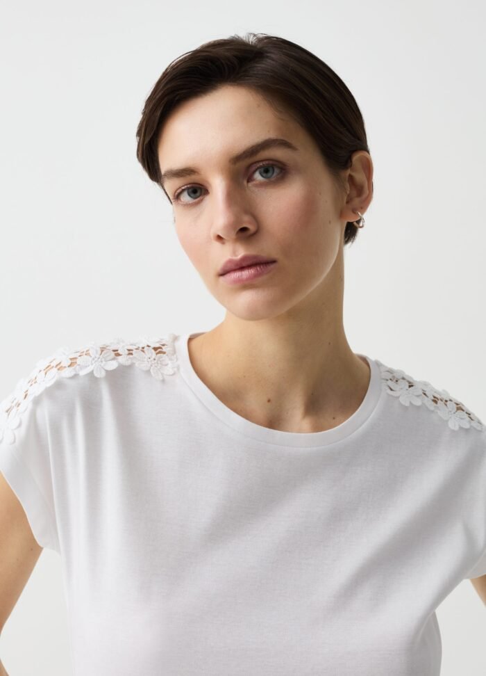 ⁦Women's Kimono-Sleeve T-Shirt – White⁩ - الصورة ⁦2⁩