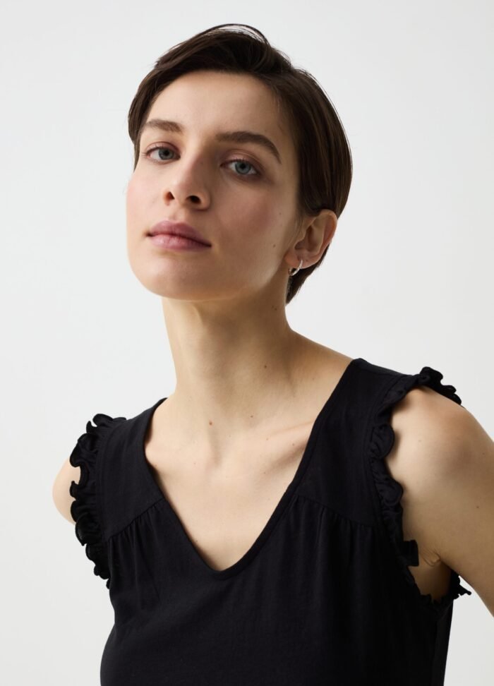 ⁦Women's Ruffle Tank Top – Black⁩ - الصورة ⁦2⁩
