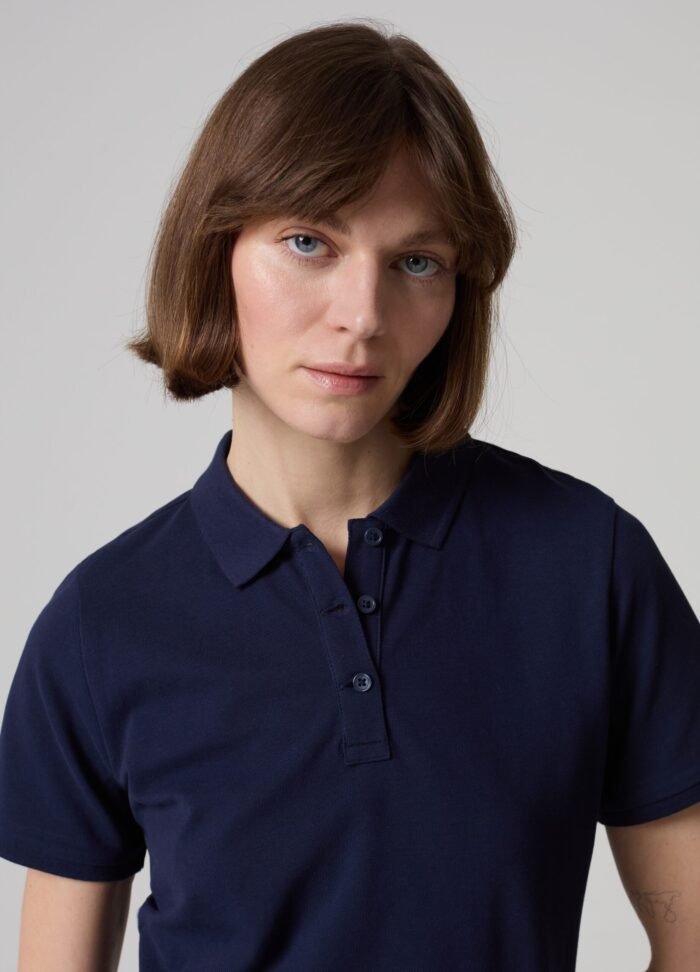 ⁦Women's Polo Shirt – Navy⁩ - الصورة ⁦2⁩