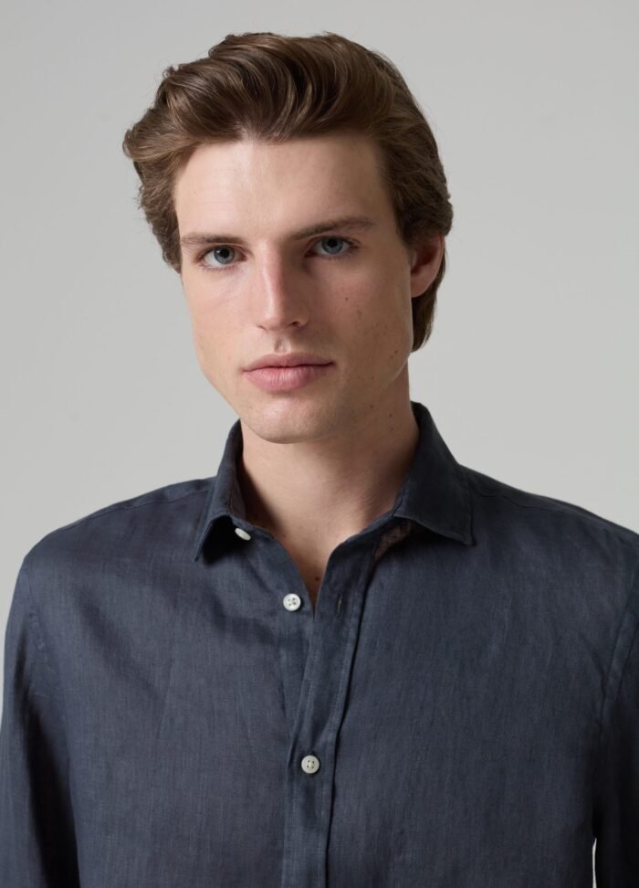 ⁦Men's Pure Linen Shirt – India Ink⁩ - الصورة ⁦2⁩