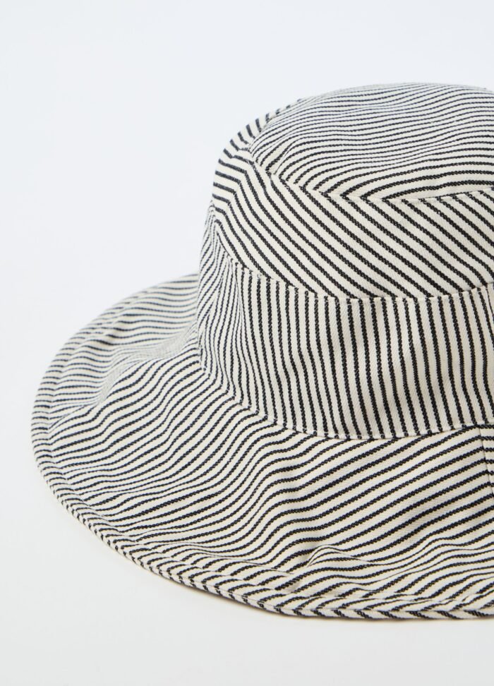 ⁦Women's Striped Cloche Hat – Cream & Black⁩ - الصورة ⁦2⁩