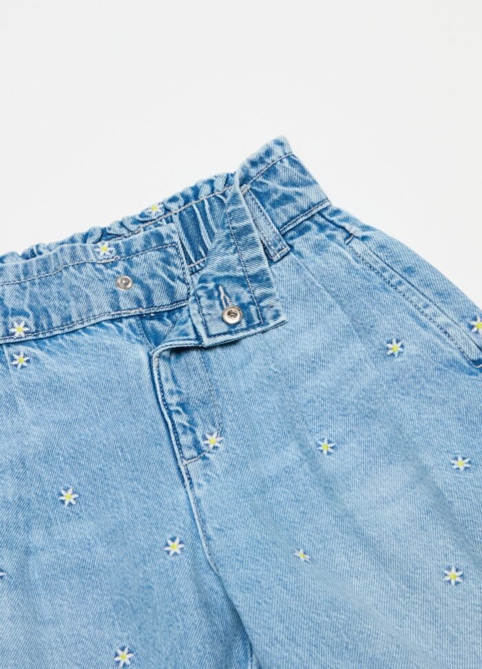 ⁦Girls' Cropped Denim Jeans – Light Blue⁩ - الصورة ⁦2⁩