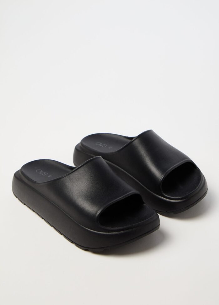 ⁦Women's Chunky Slip-On Sandals – Black⁩ - الصورة ⁦2⁩