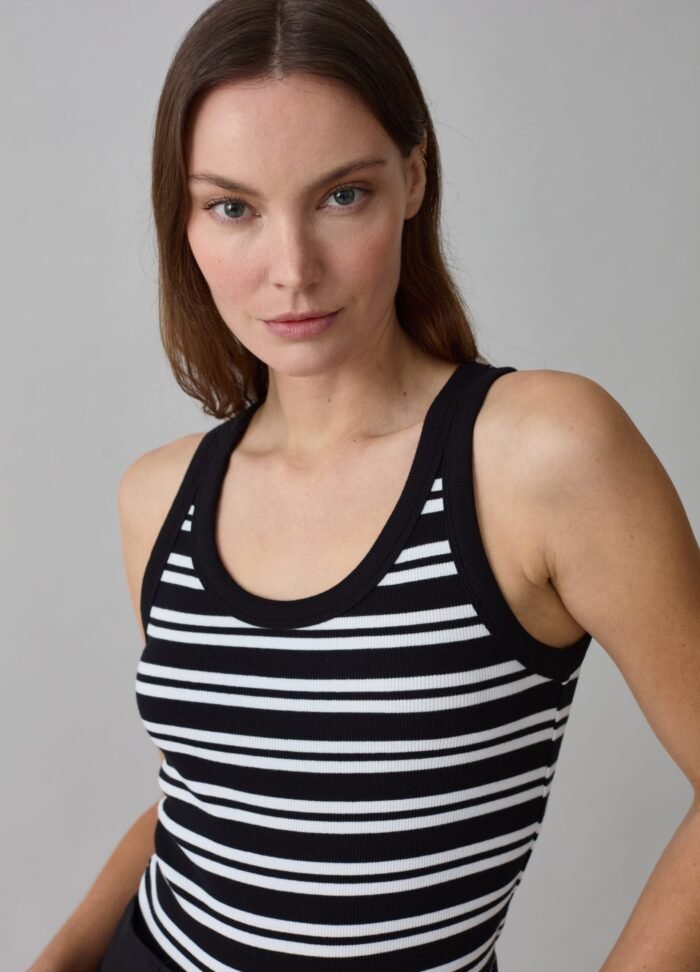 ⁦Women's Striped Tank Top – Black & White⁩ - الصورة ⁦2⁩