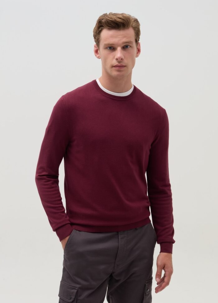 ⁦Men's Fine-Knit Jumper – Maroon⁩ - الصورة ⁦2⁩