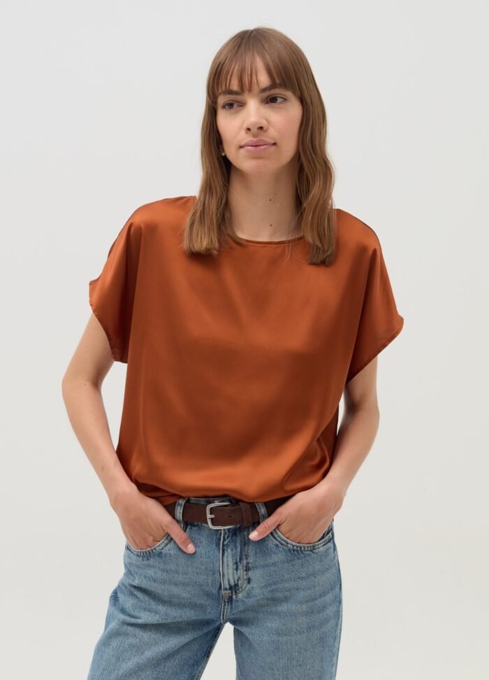 ⁦Women's Short-Sleeve Blouse – Bran⁩ - الصورة ⁦2⁩