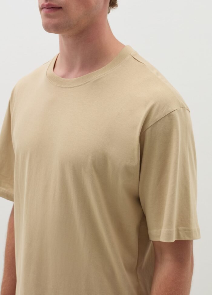 ⁦Men's Relaxed T-Shirt – Rattan Yellow⁩ - الصورة ⁦2⁩