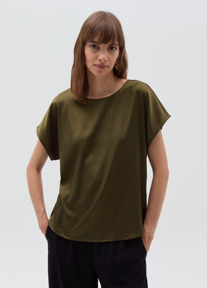 ⁦Women's Short-Sleeve Blouse – Dark Olive⁩ - الصورة ⁦2⁩