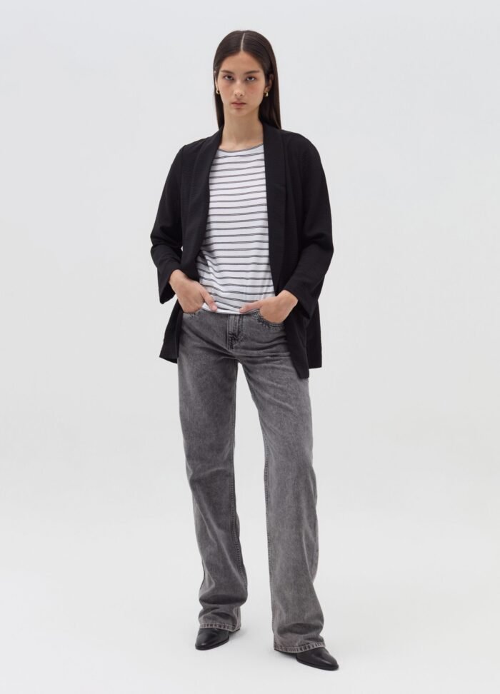 ⁦Women's Fluid Blazer – Black⁩ - الصورة ⁦2⁩