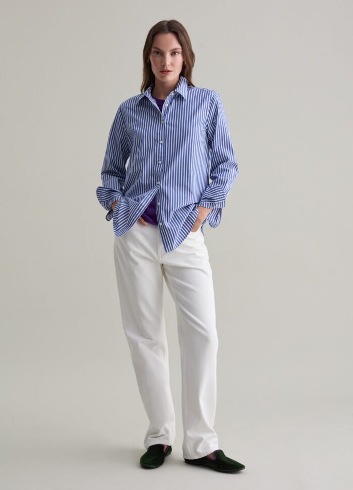 ⁦Women's Poplin Shirt – Navy & White⁩ - الصورة ⁦2⁩