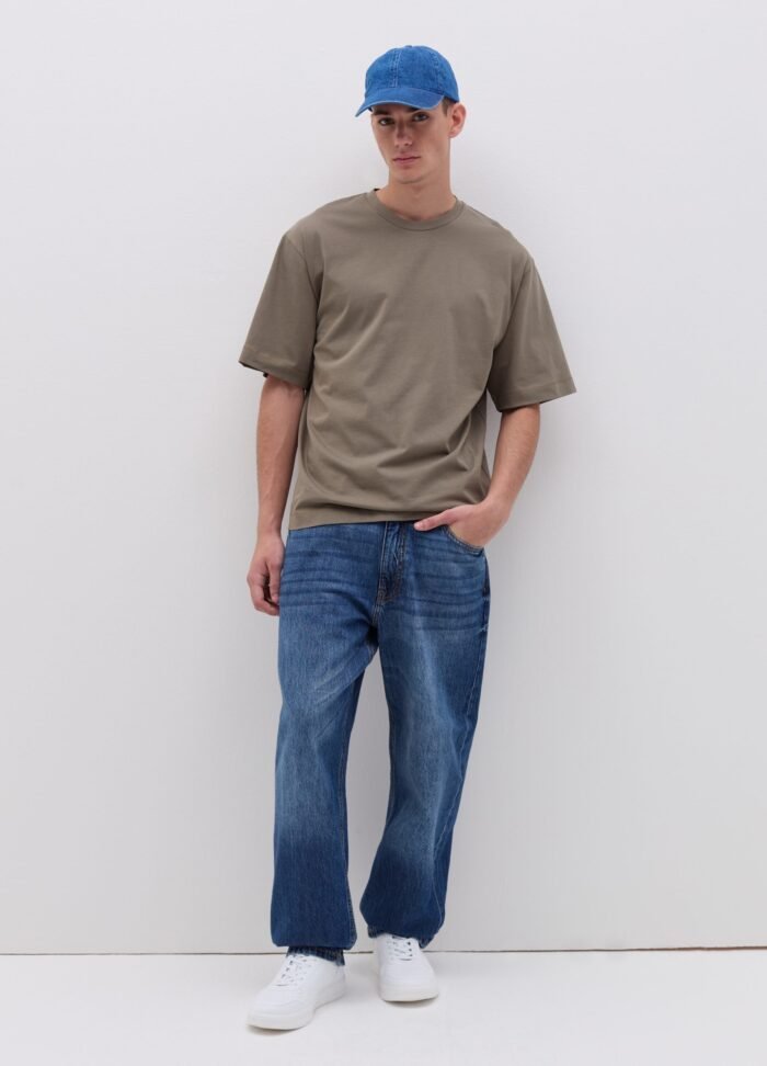 ⁦Men's Baggy Jeans – Medium Blue⁩ - الصورة ⁦2⁩