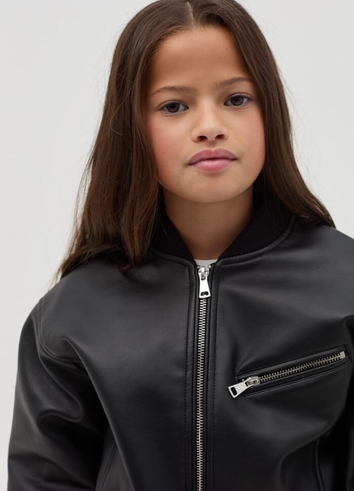 ⁦Girls' Faux-Leather Leggings – Black⁩ - الصورة ⁦2⁩