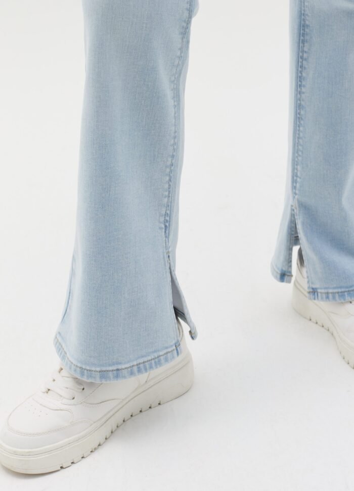 ⁦Girls' Flared Jeans – Light Blue⁩ - الصورة ⁦2⁩