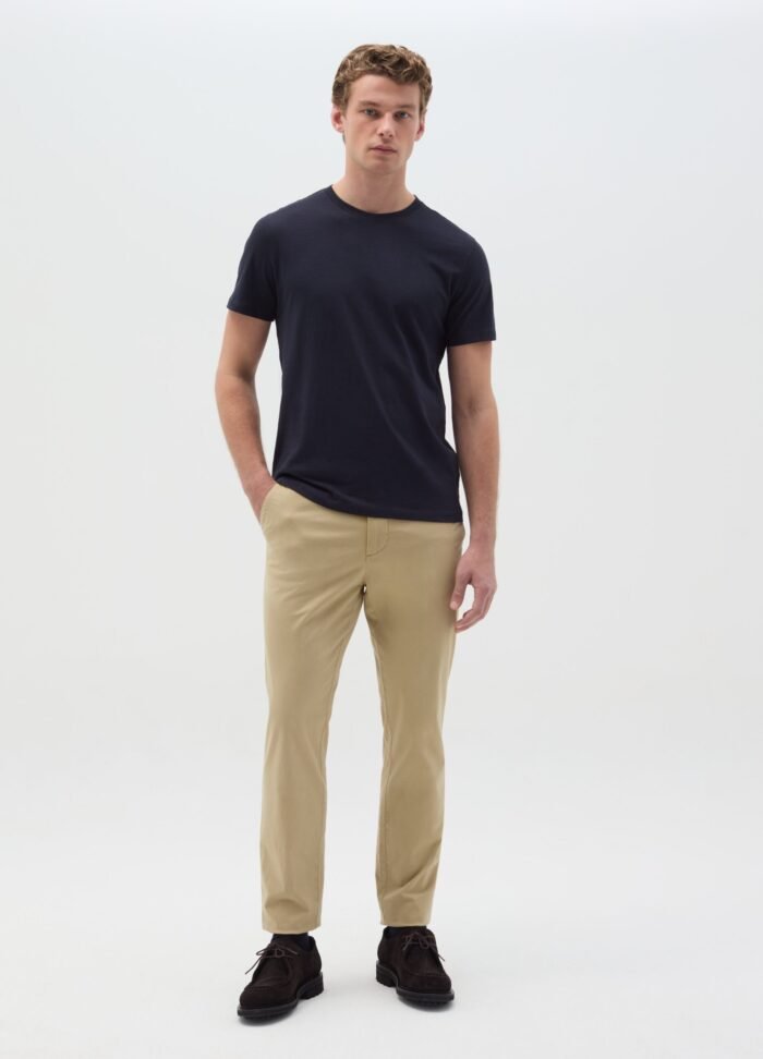 ⁦Men's Round-Neck T-Shirt – Deep Navy⁩ - الصورة ⁦2⁩