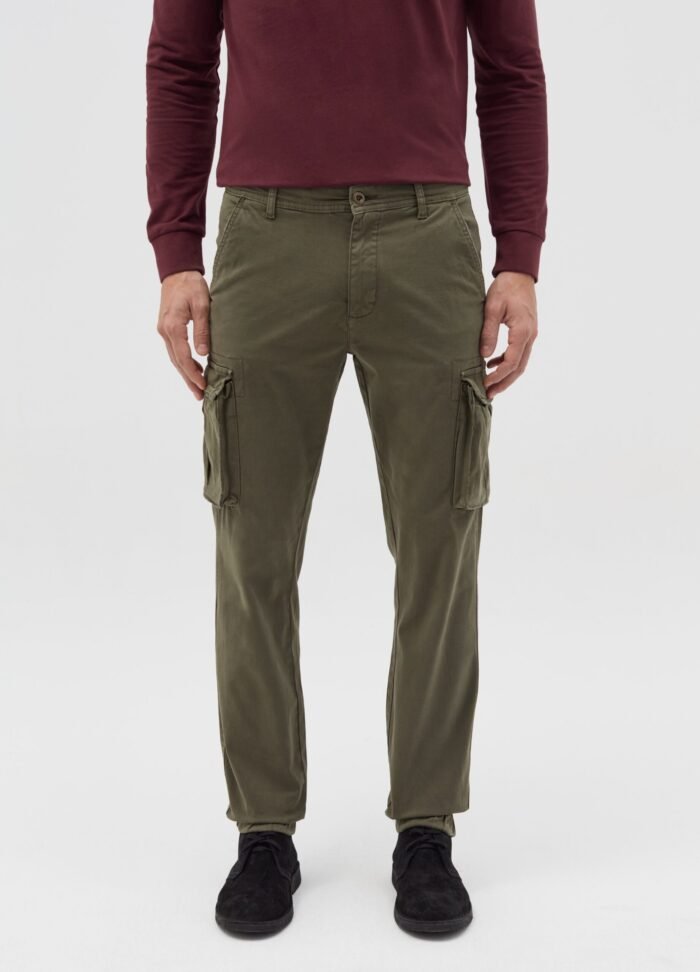 ⁦Men's Cuffed Cargo Trousers – Olive⁩ - الصورة ⁦2⁩