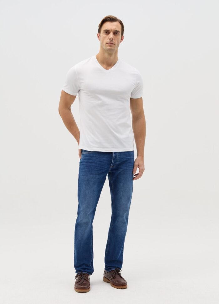 ⁦Men's V-Neck T-Shirt – Bright White⁩ - الصورة ⁦2⁩