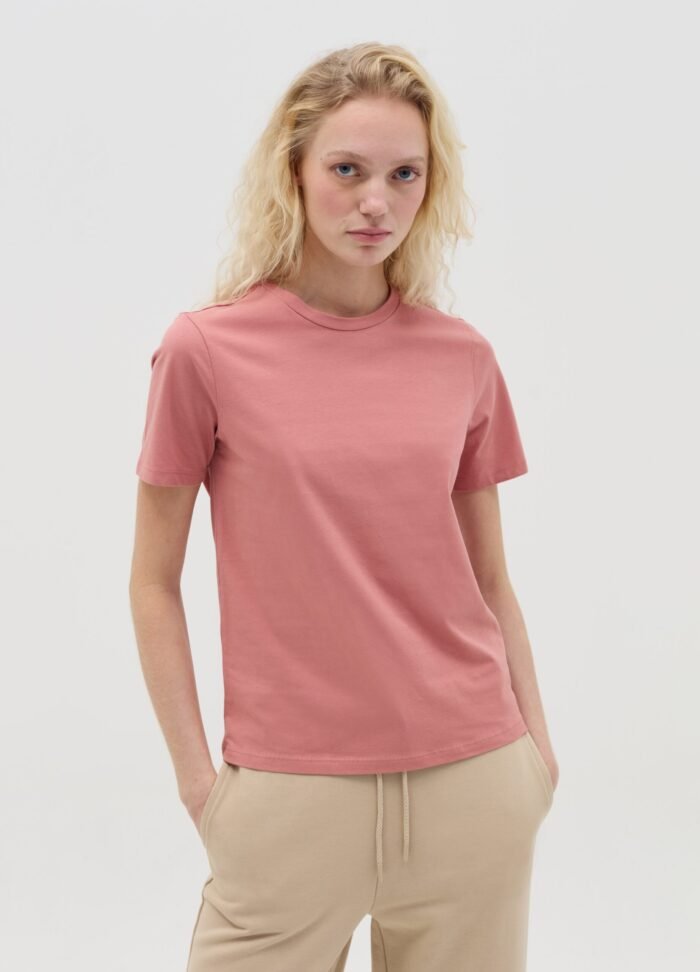 ⁦Women's Basic T-Shirt – Dark Pink⁩ - الصورة ⁦2⁩