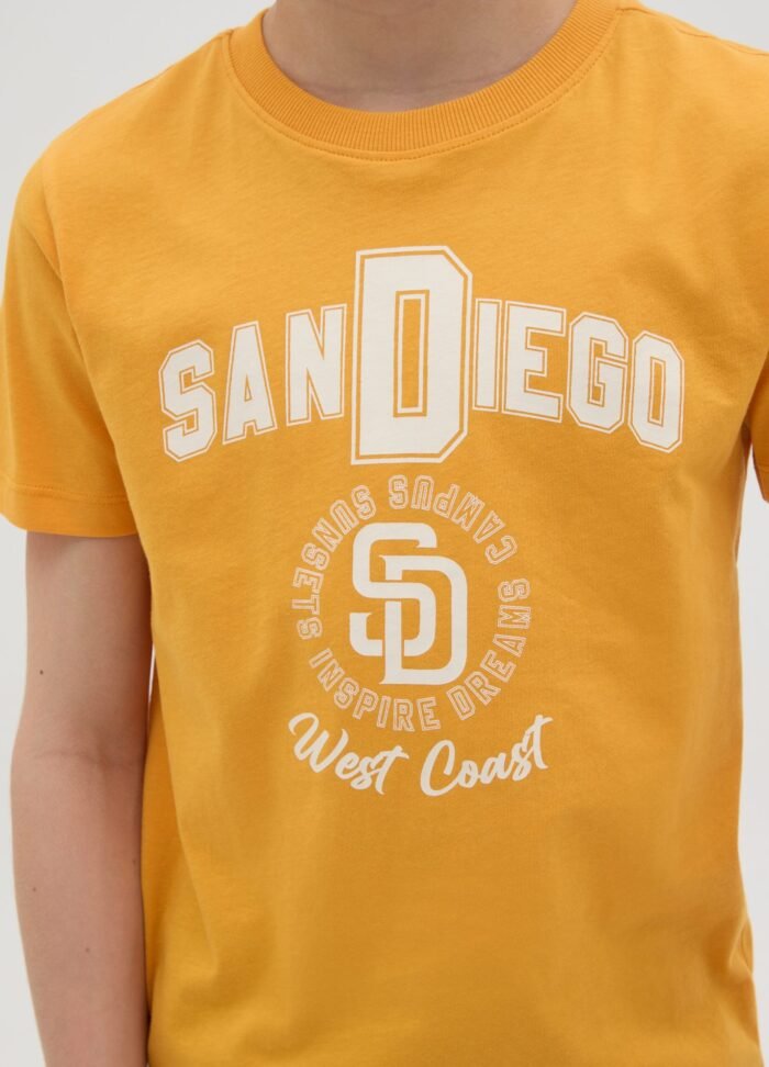 ⁦Boys' T-Shirt – Poppy Orange⁩ - الصورة ⁦2⁩