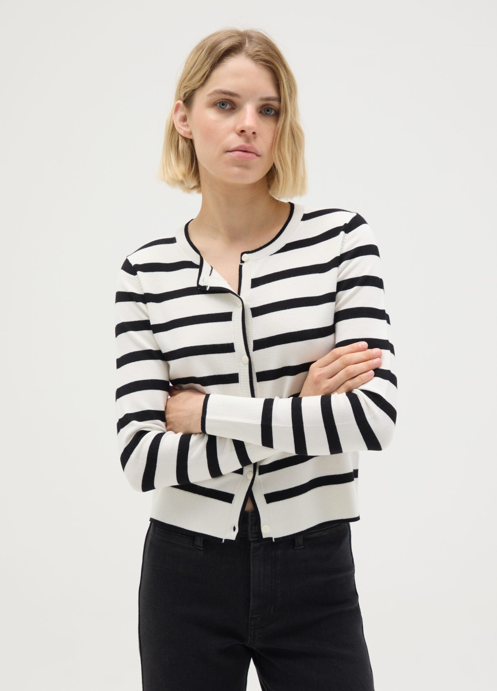 13942468.jpg Women's Striped Cardigan – Black & White - الصورة 1