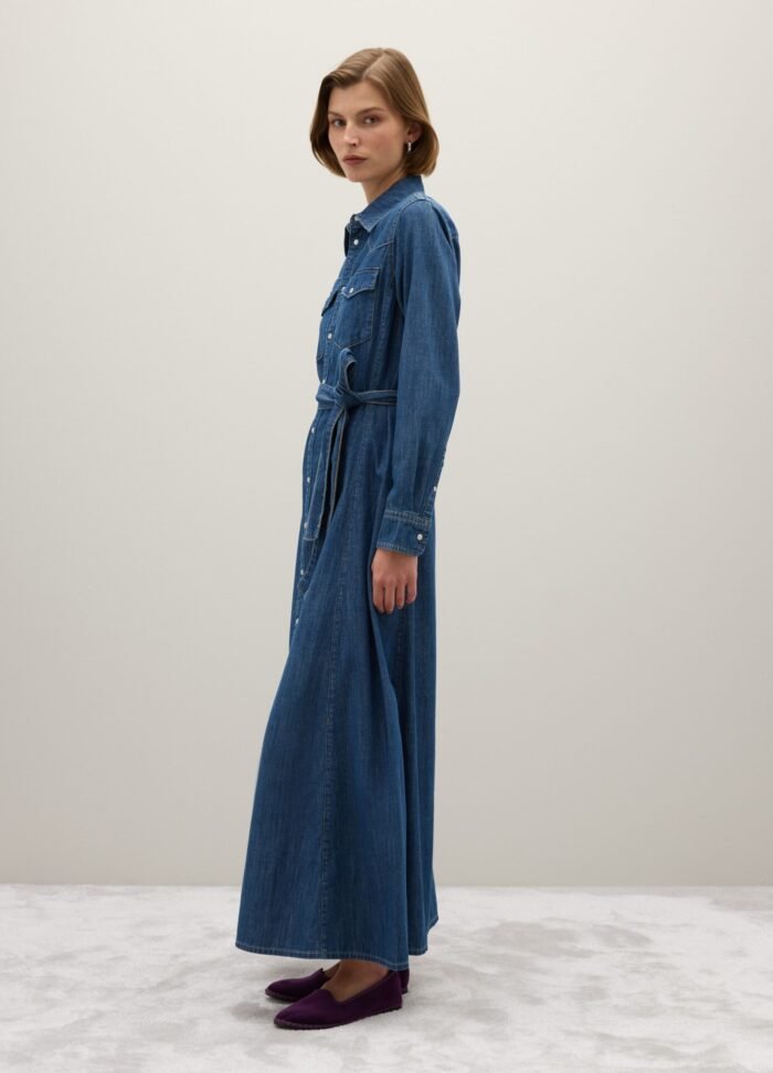 ⁦Women's Denim Shirt – Medium Blue⁩ - الصورة ⁦2⁩