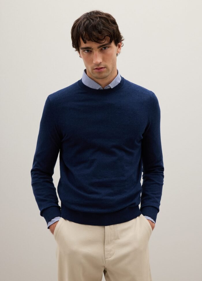 ⁦Men's Round-Neck Jumper – Faded Denim⁩ - الصورة ⁦2⁩