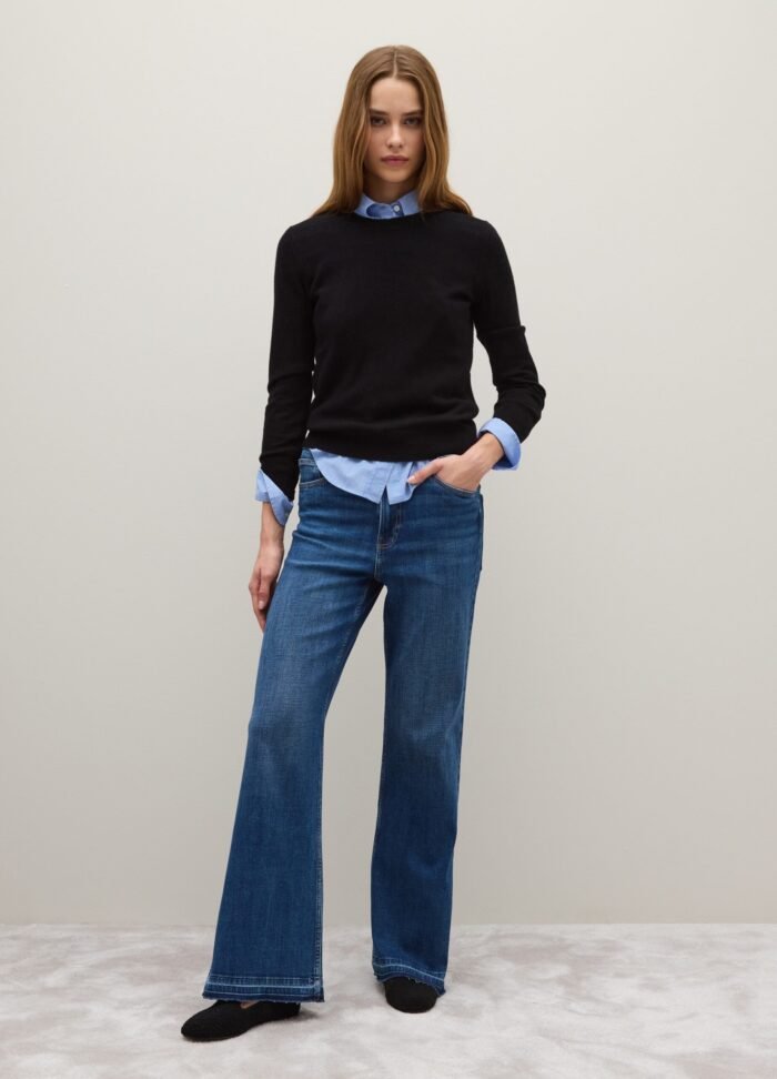 ⁦Women's Pure Wool Jumper – Black⁩ - الصورة ⁦2⁩