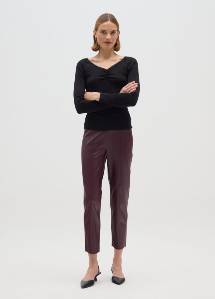 ⁦Women's Lace-Trim Long-Sleeve Top – Black⁩ - الصورة ⁦2⁩